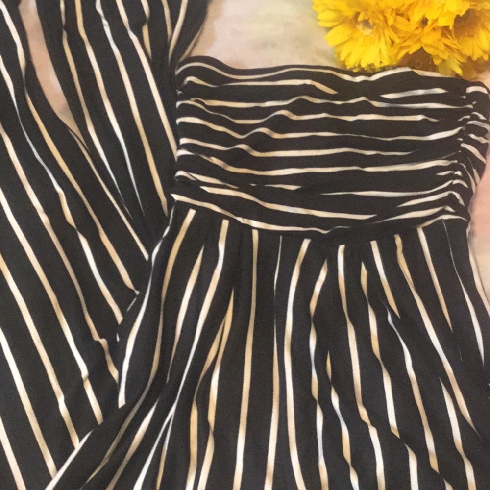 🎉HP🎉LAST 1 STRAPLESS BLACK/WHITE STRIPE JUMPSUIT - Picture 4 of 8